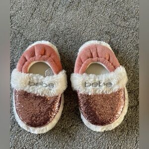 BEBE. Pink kids slippers. Size L 9-10